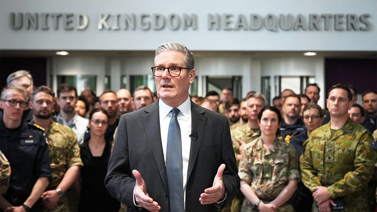 Keir Starmer addressing an audience of UK army professionals.