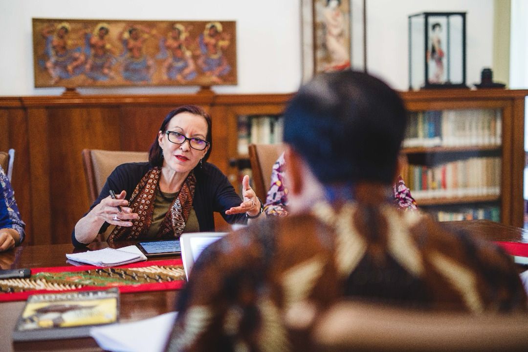 Foreign correspondent Gwen Robinson