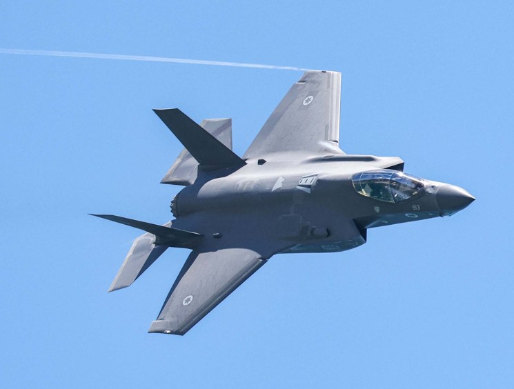 Fighter jet