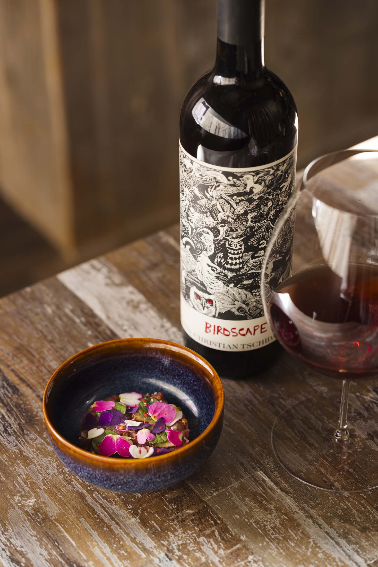 Wine and food at Fujimaru Higashi-Shinsaibashi’s shop.