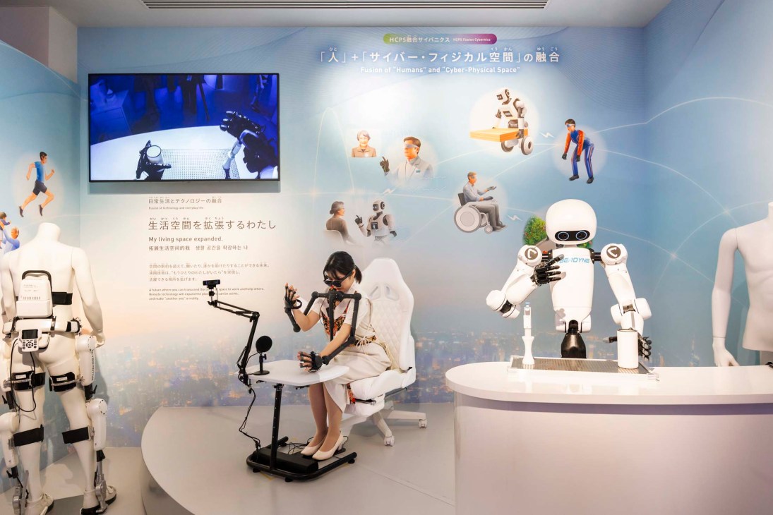 Women testing robots at Natureverse