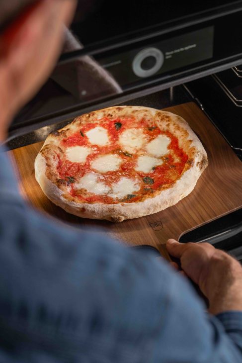 V-Zug oven, pizza