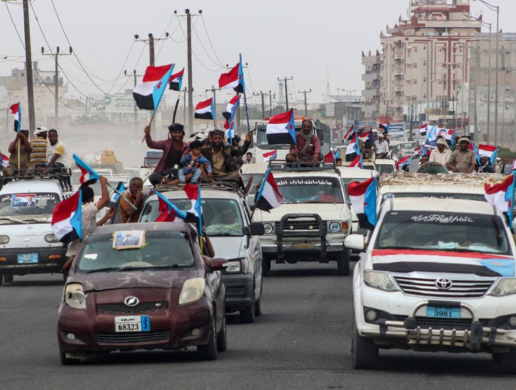 A group of Yemenis shows its support for the STC