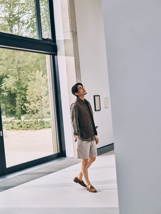 Gilet by Sirplus, shirt by Drake’s, shorts by LW-C X Kaptain Sunshine, shoes by Alden from Trunk, glasses by Lindberg