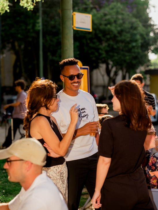 Friends mingling at +351 quiosque in Lisbon