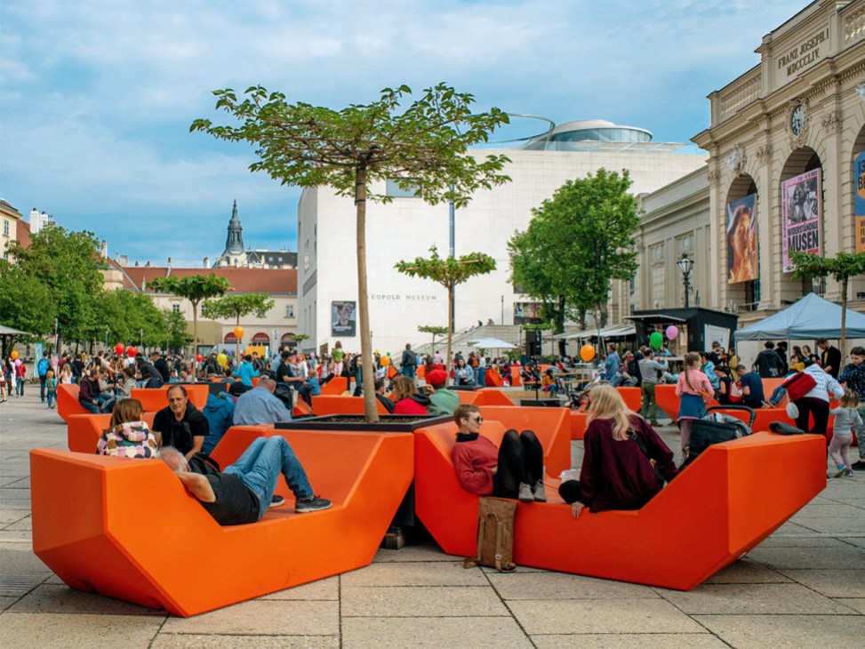 Main exhibit: The Enzis outside the Leopold Museum