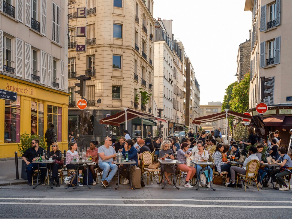 Street spirit: Apéritif hour in Paris, France