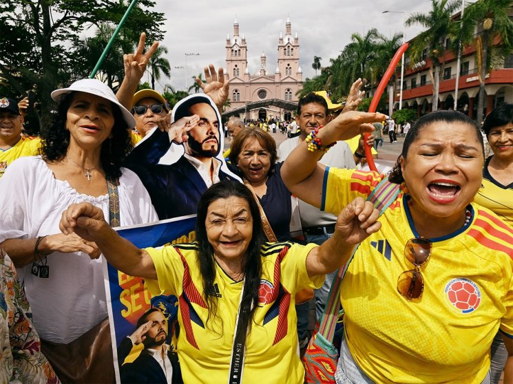 Colombia’s presidential election is a choice between extremes. The country needs to return to the centre