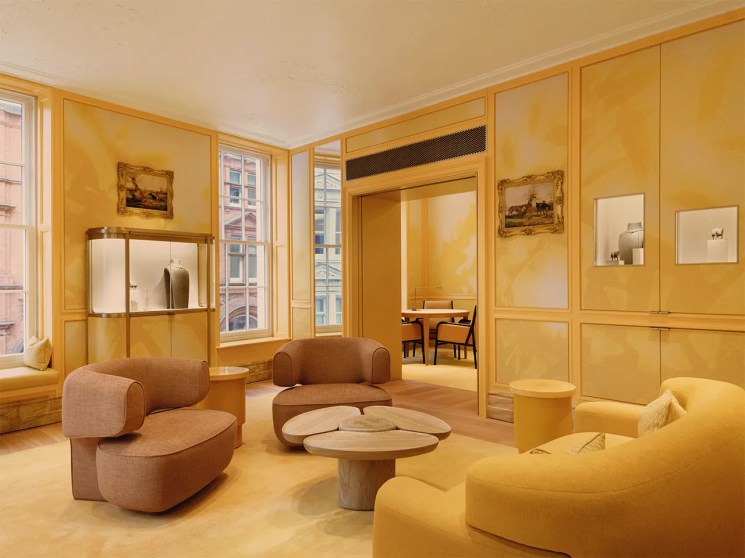 HERMES_VS_1598_CROP LONDON FLAGSHIP
