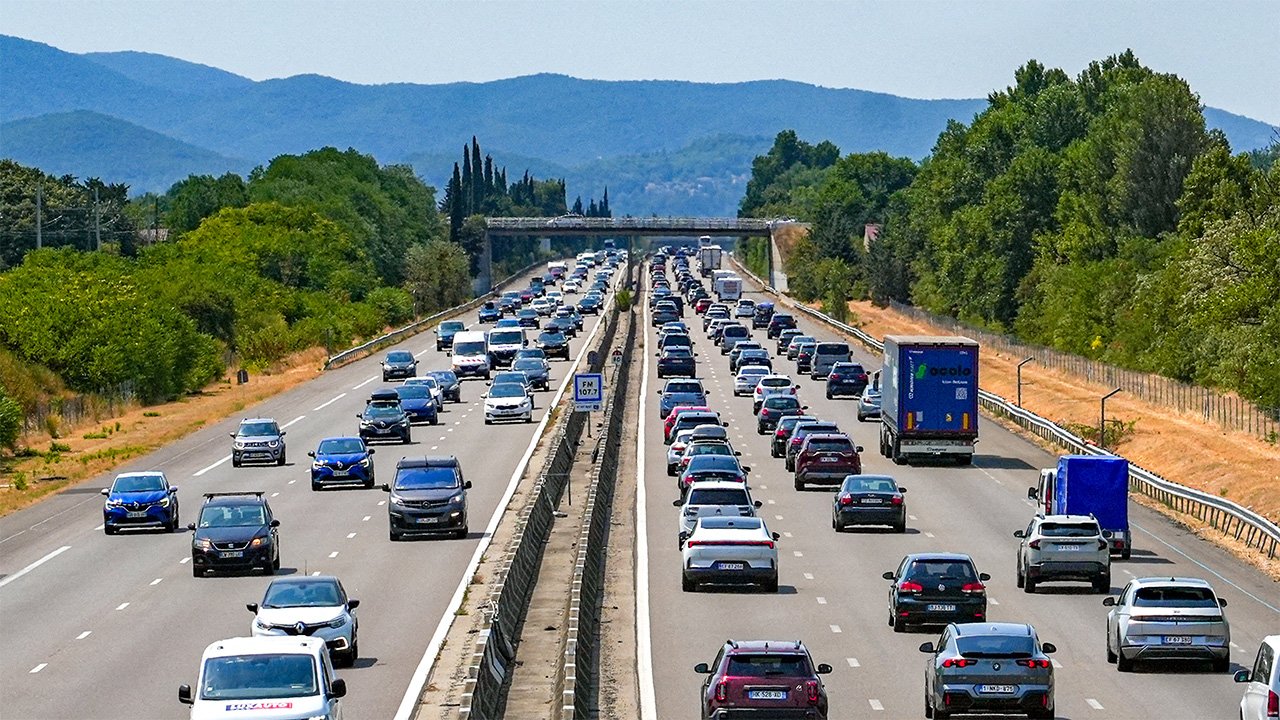 Shifting summer into high gear: France hits the road and magazines for the beach