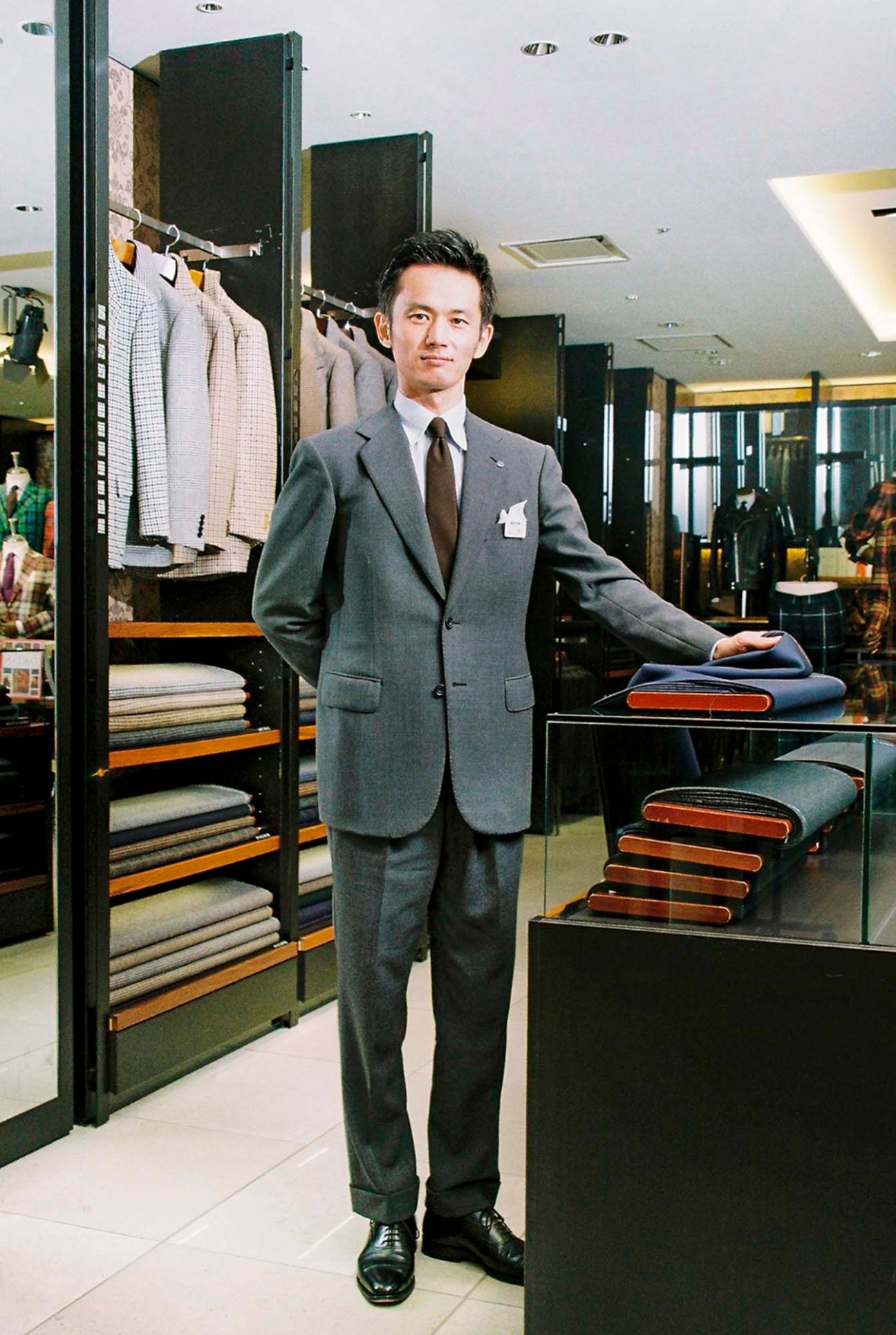Noritsugu Yamagata in classic suiting at Isetan's menswear department, embodying traditional tailored elegance