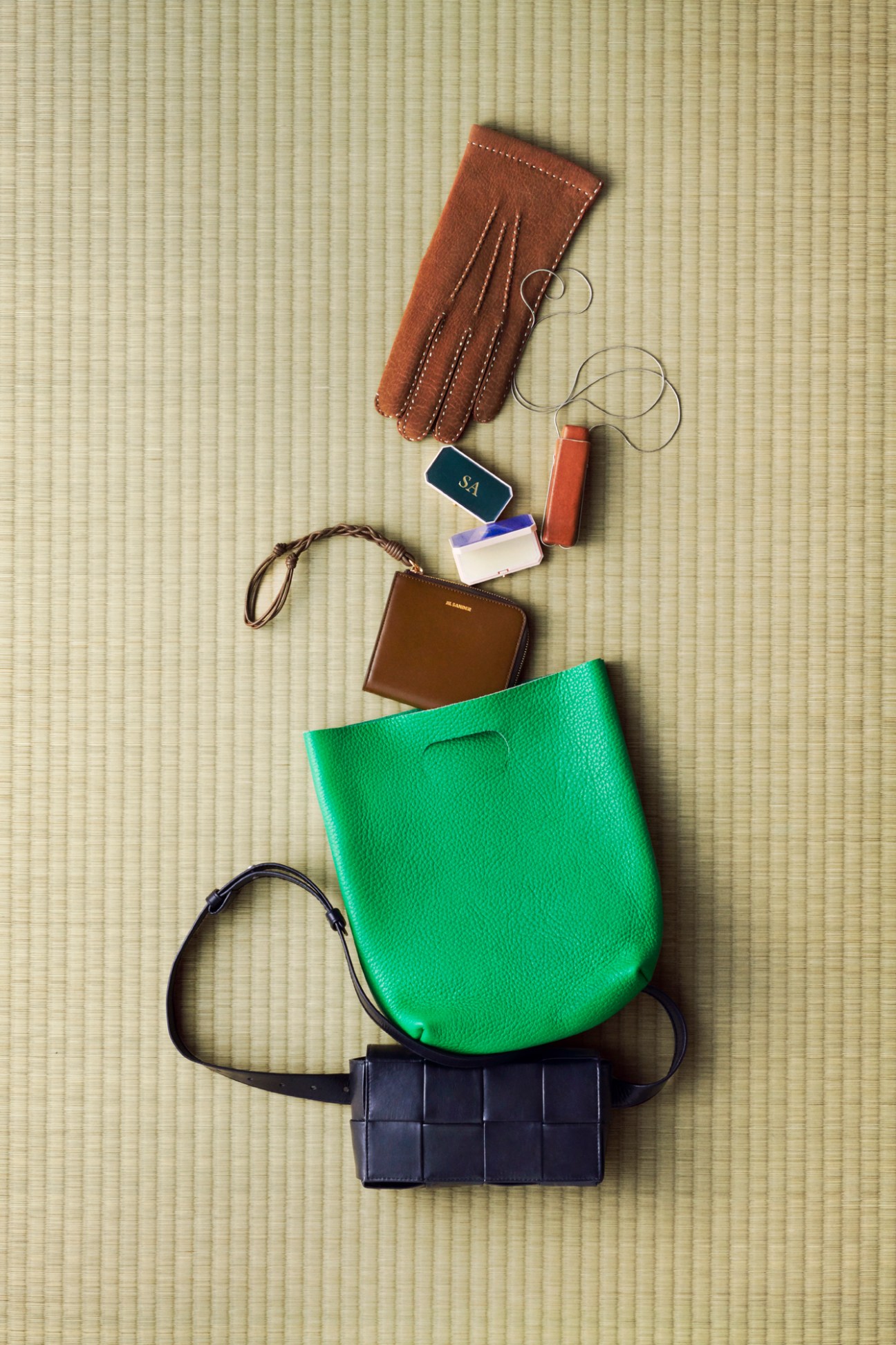 Athletic-inspired business look with jumper, high-neck shirt, tailored trousers and modern backpack