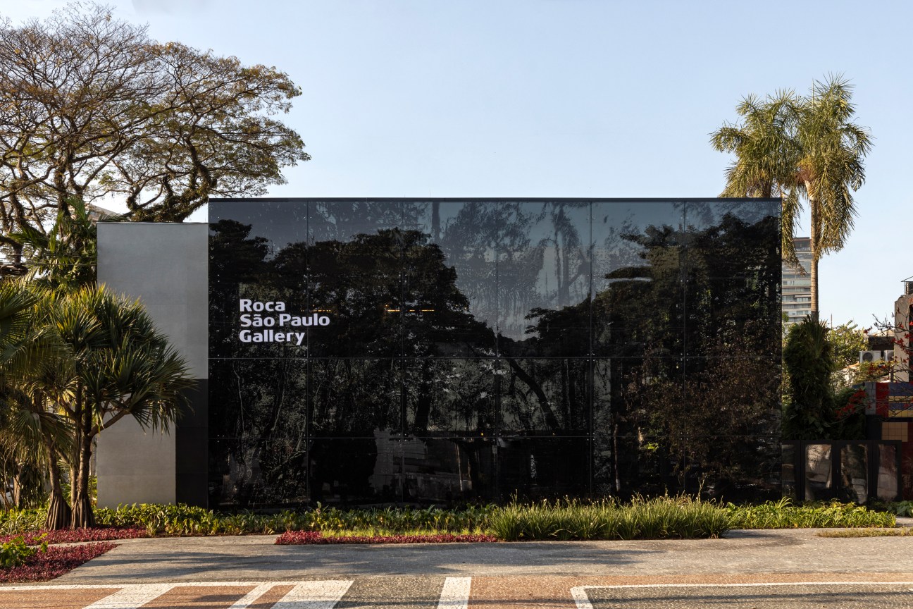 1.-roca-sao-paulo-gallery-glass-fac-ade-.jpg