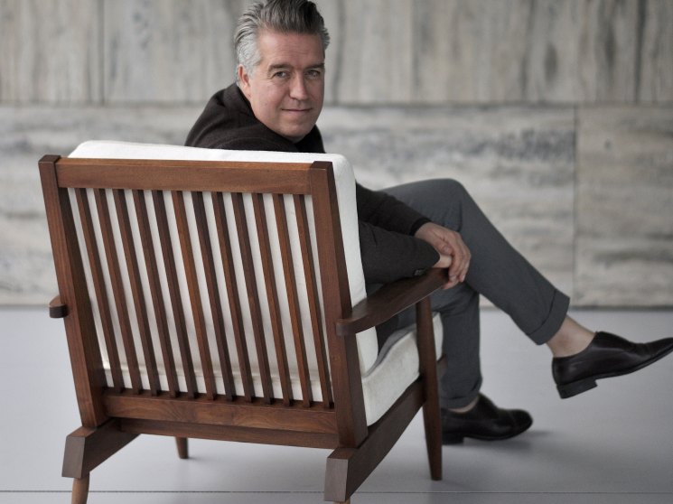 Dutch architect Nanne de Ru sits in a George Nakashima spindle back chair from the 1960s.