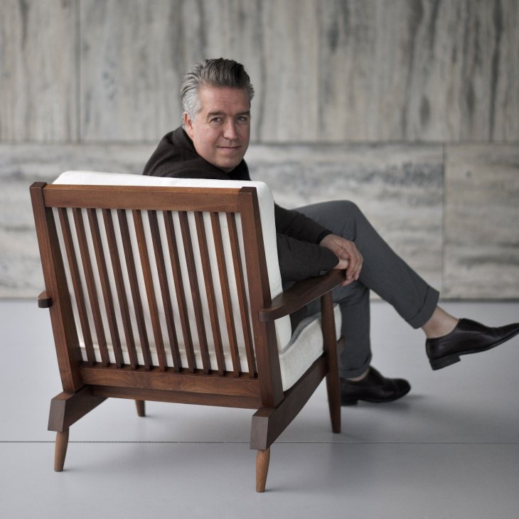 Dutch architect Nanne de Ru sits in a George Nakashima spindle back chair from the 1960s.