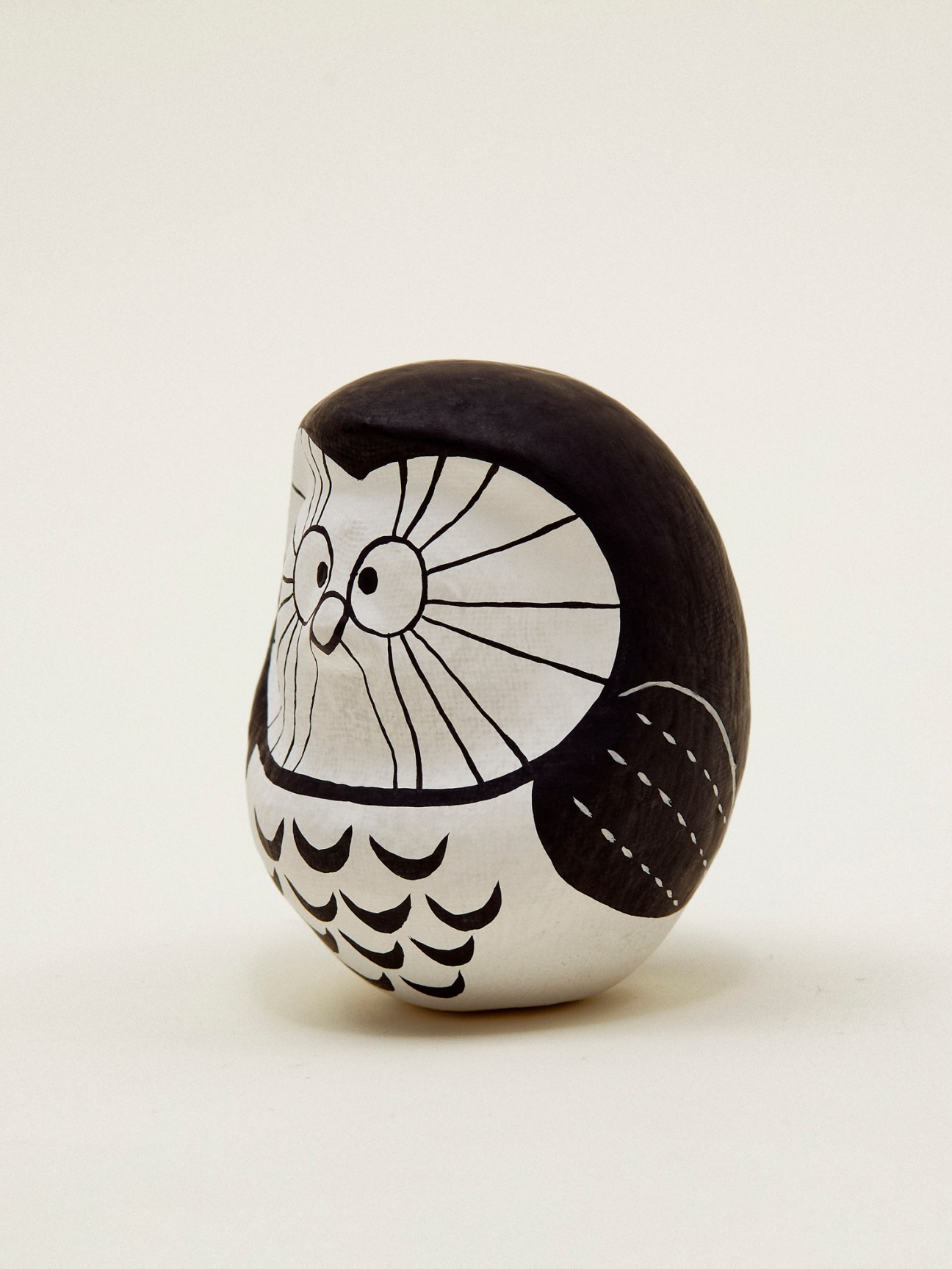 Monochan daruma figurine with black and white design featuring an owl face.