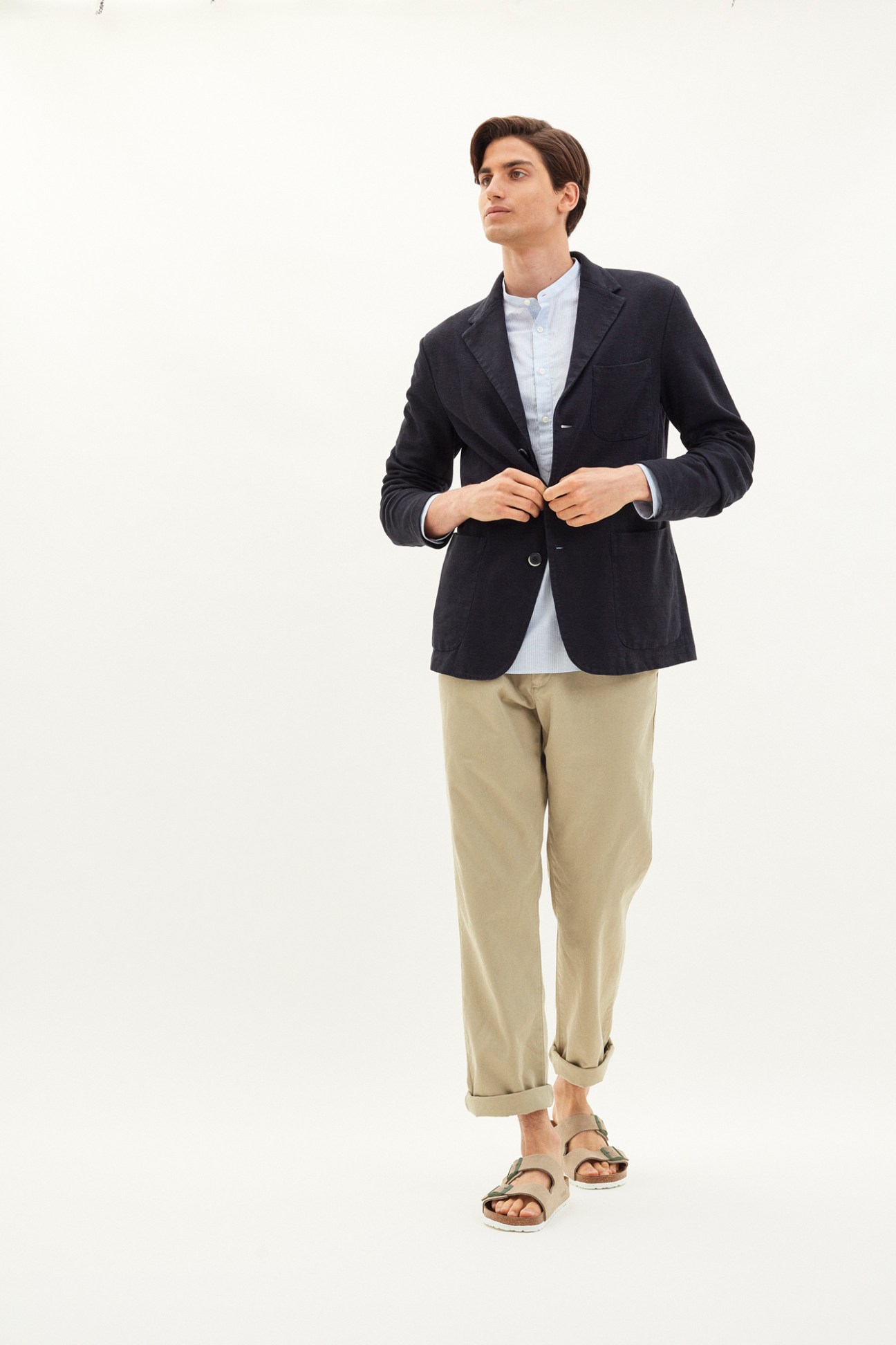 Barena x Monocle year-round blazer in navy worn over white T-shirt displaying unconstructed tailoring