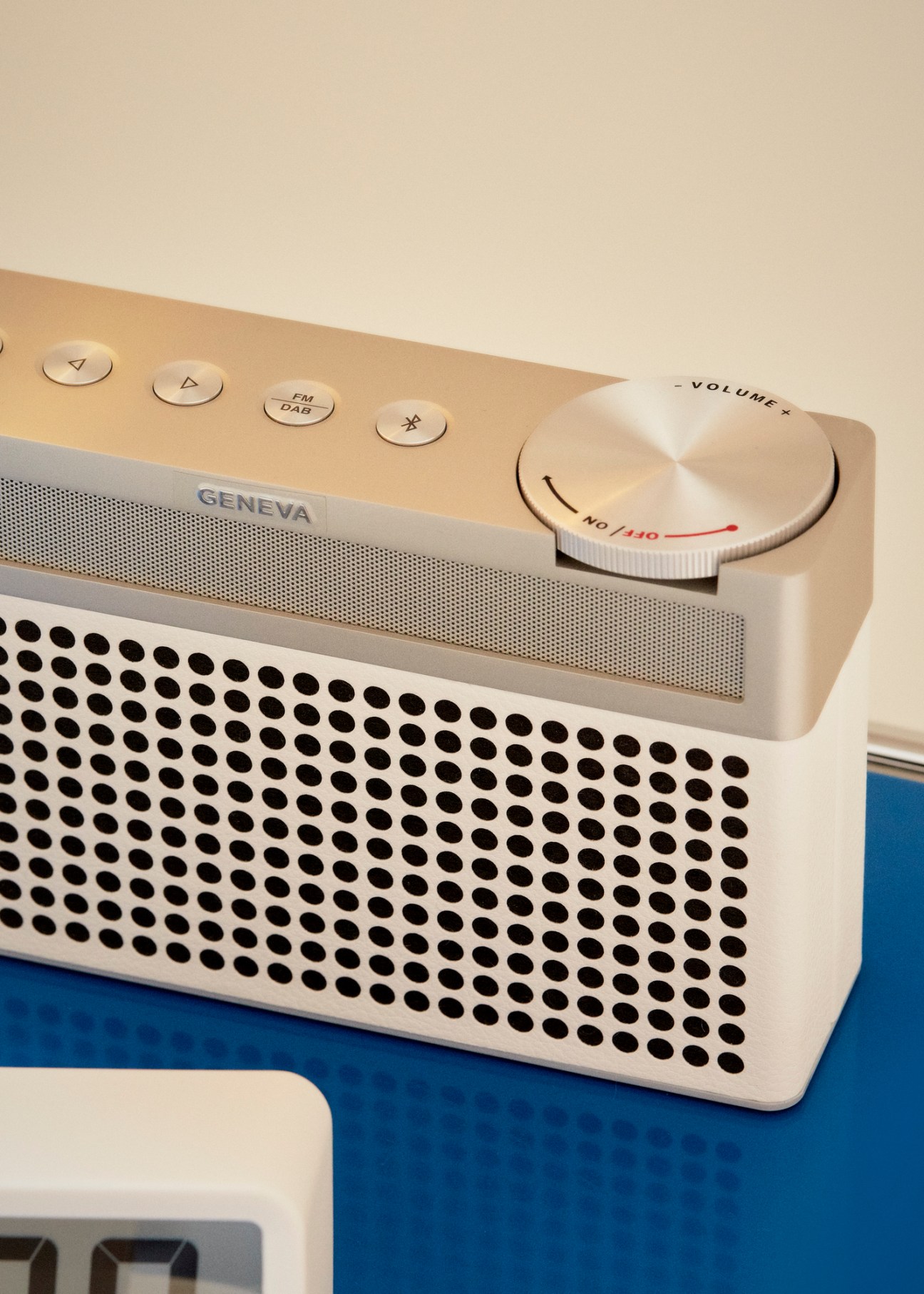 Compact radio with modern design
