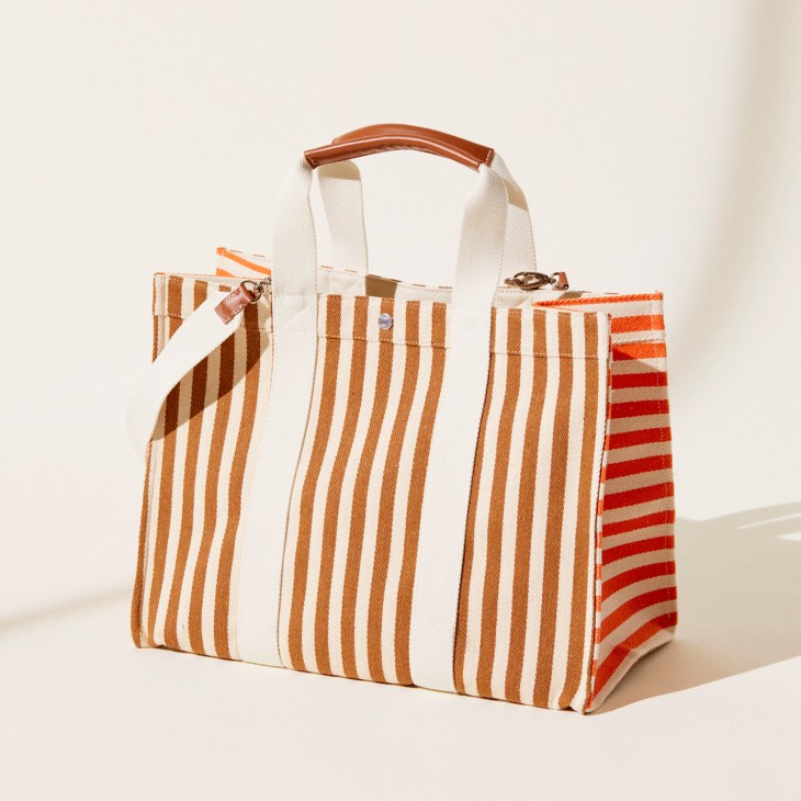Rue de Verneuil x Konfekt Palais Royal striped canvas tote bag in camel and orange stripes with leather handle.