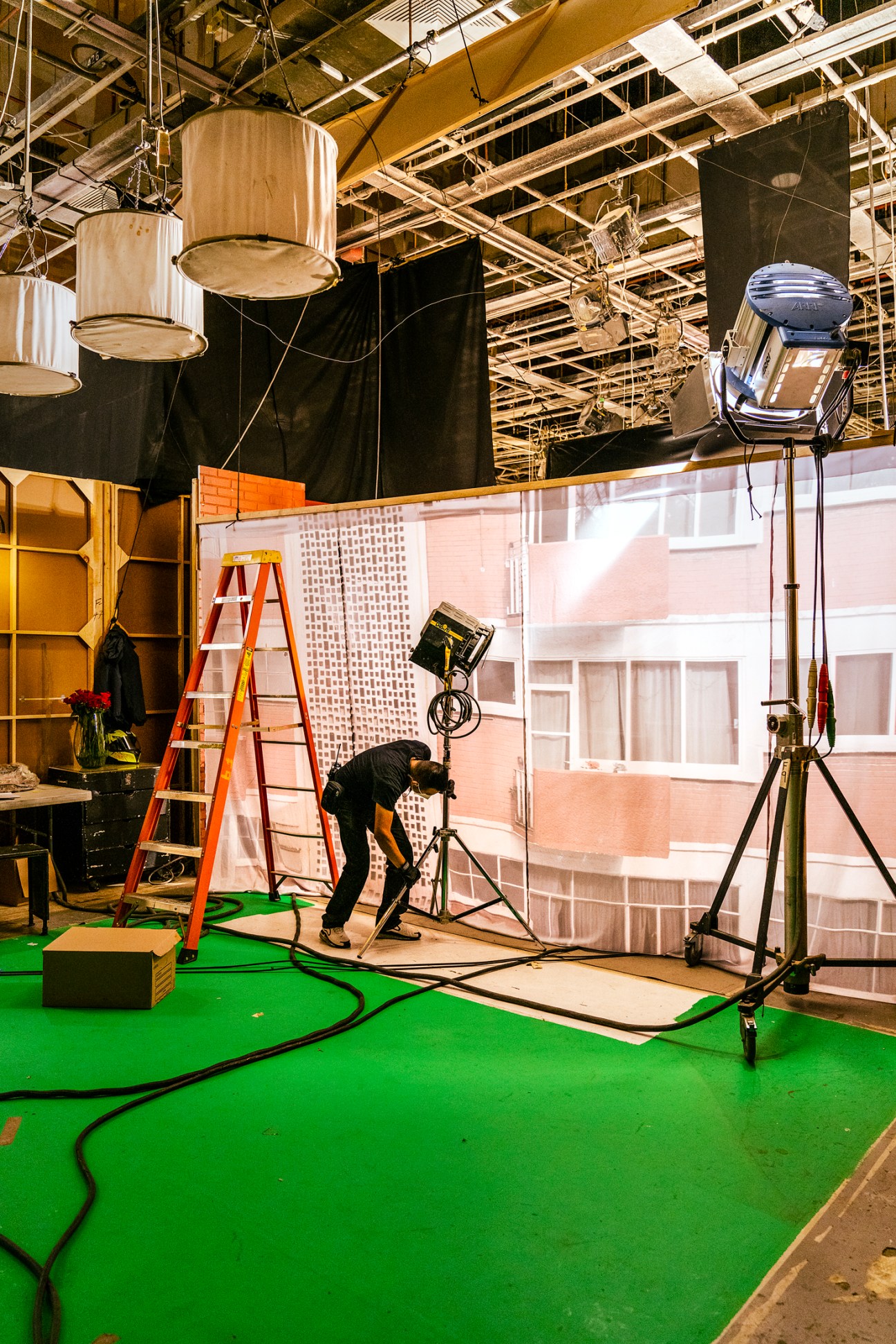 Behind-the-scenes filming of 'Vencer la Ausencia', a traditional telenovela being produced by Televisa