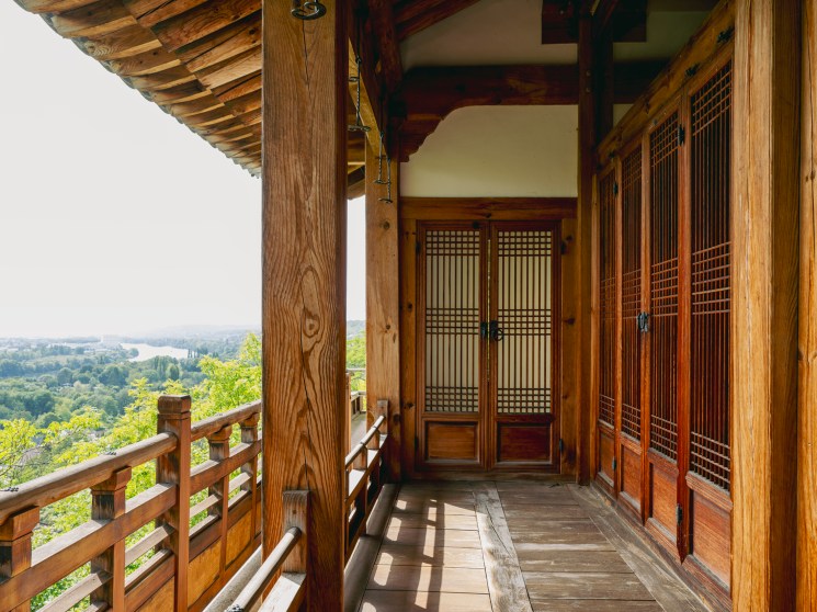 The Lee Ungno residence: A traditional-style dwelling built to champion Korean art