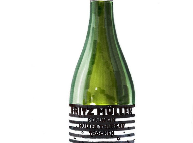 Bottle of Perlwein Fritz Müller Müller-Thurgau Trocken lightly sparkling white wine from Rheinhessen, Germany.