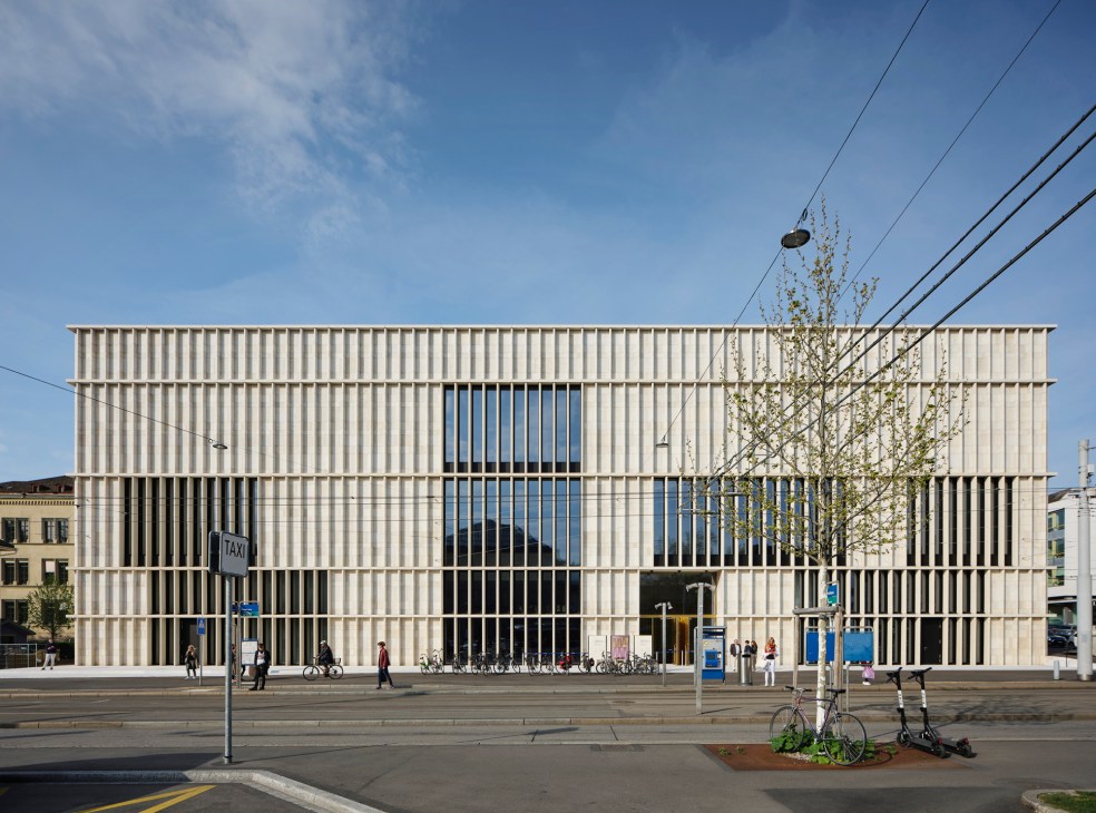 Exterior facade of Kunsthaus extension showing limestone construction with elegant pilasters