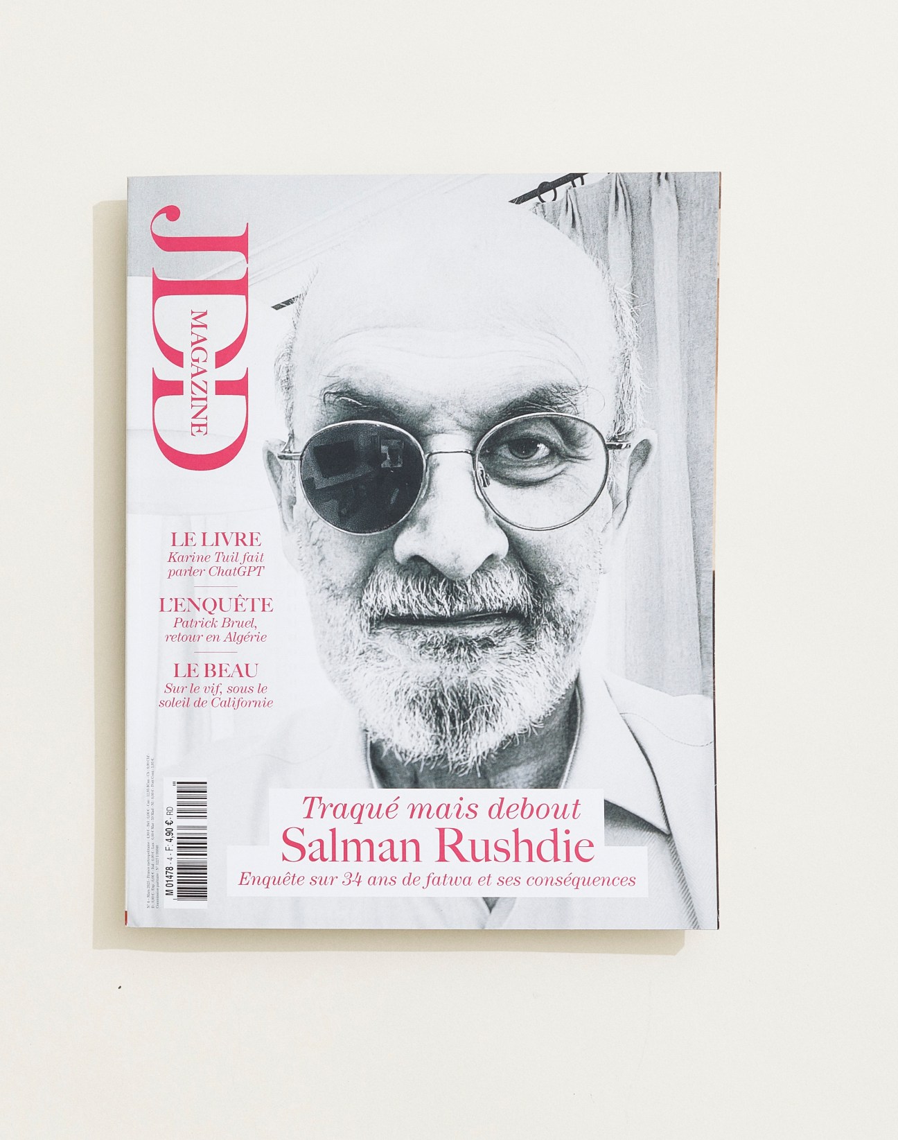 Magazine covers and publications arranged on a white surface showing various French literary and news titles
