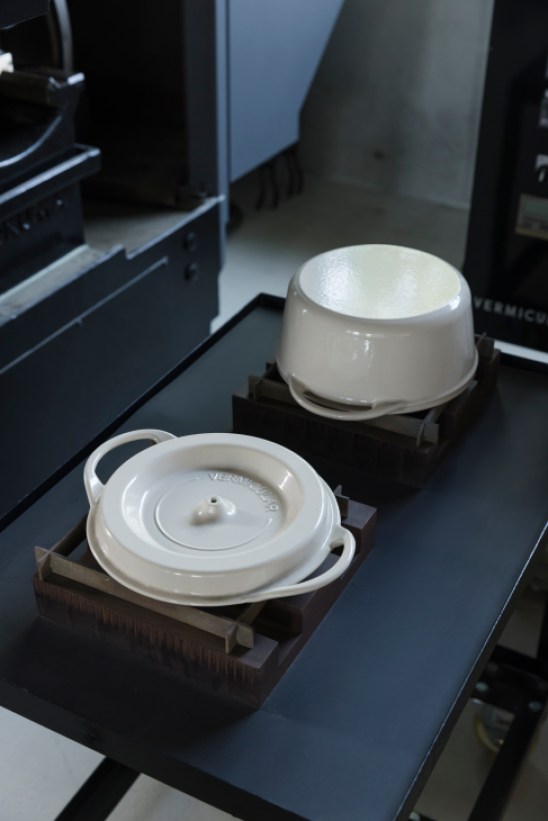 Close-up of Vermicular's signature Oven Pot showing the precision-crafted cast iron construction and enamel finish