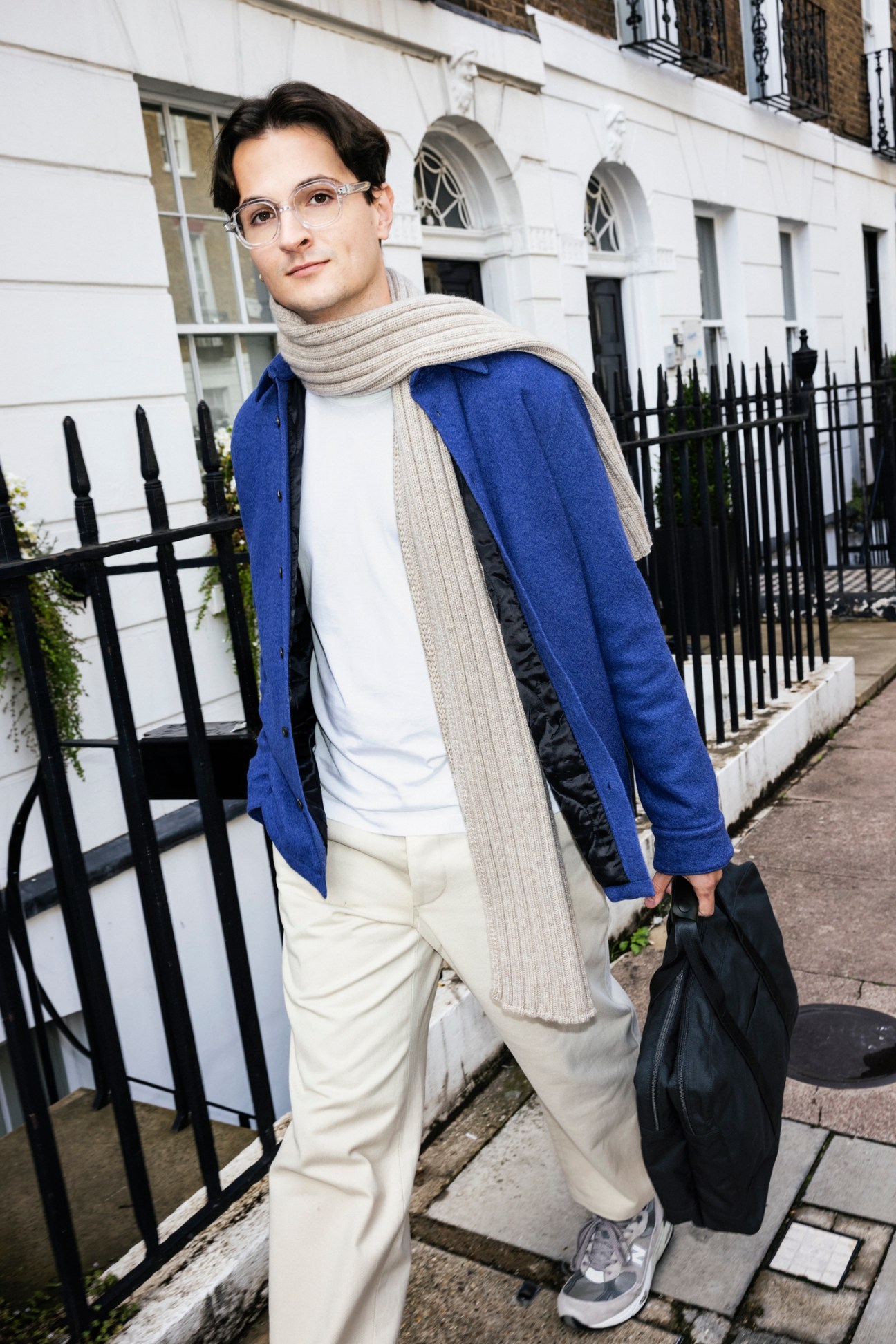 Niall Flynn wearing beige chunky ribbed cashmere scarf from Monocle