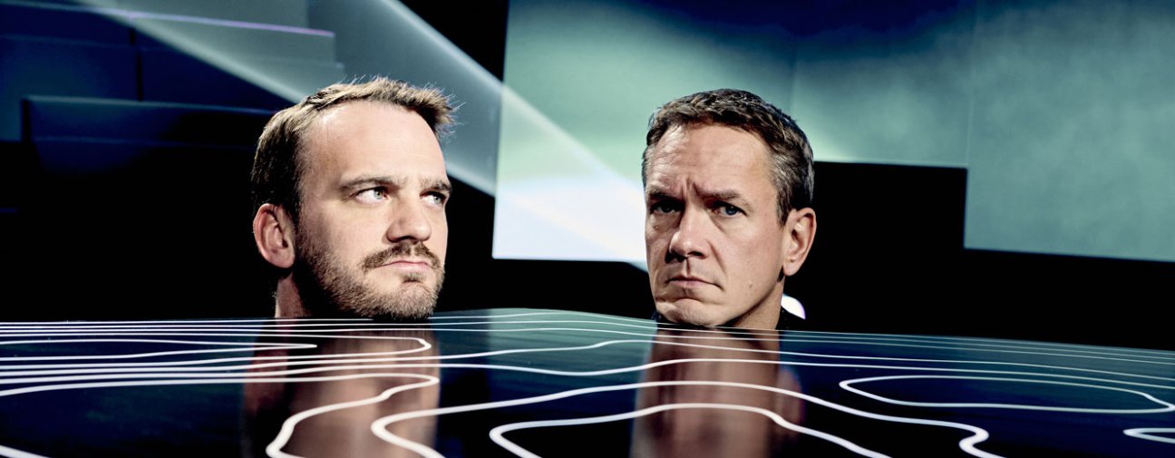 Vincent Veillon and Vincent Kucholl, Swiss comedy duo, in a portrait with flowing light effects