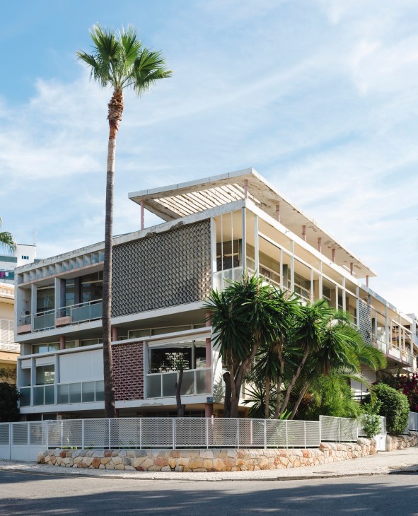 Casa Gago, a modernist building in Faro with geometric facade patterns, horizontal lines, and palm trees.
