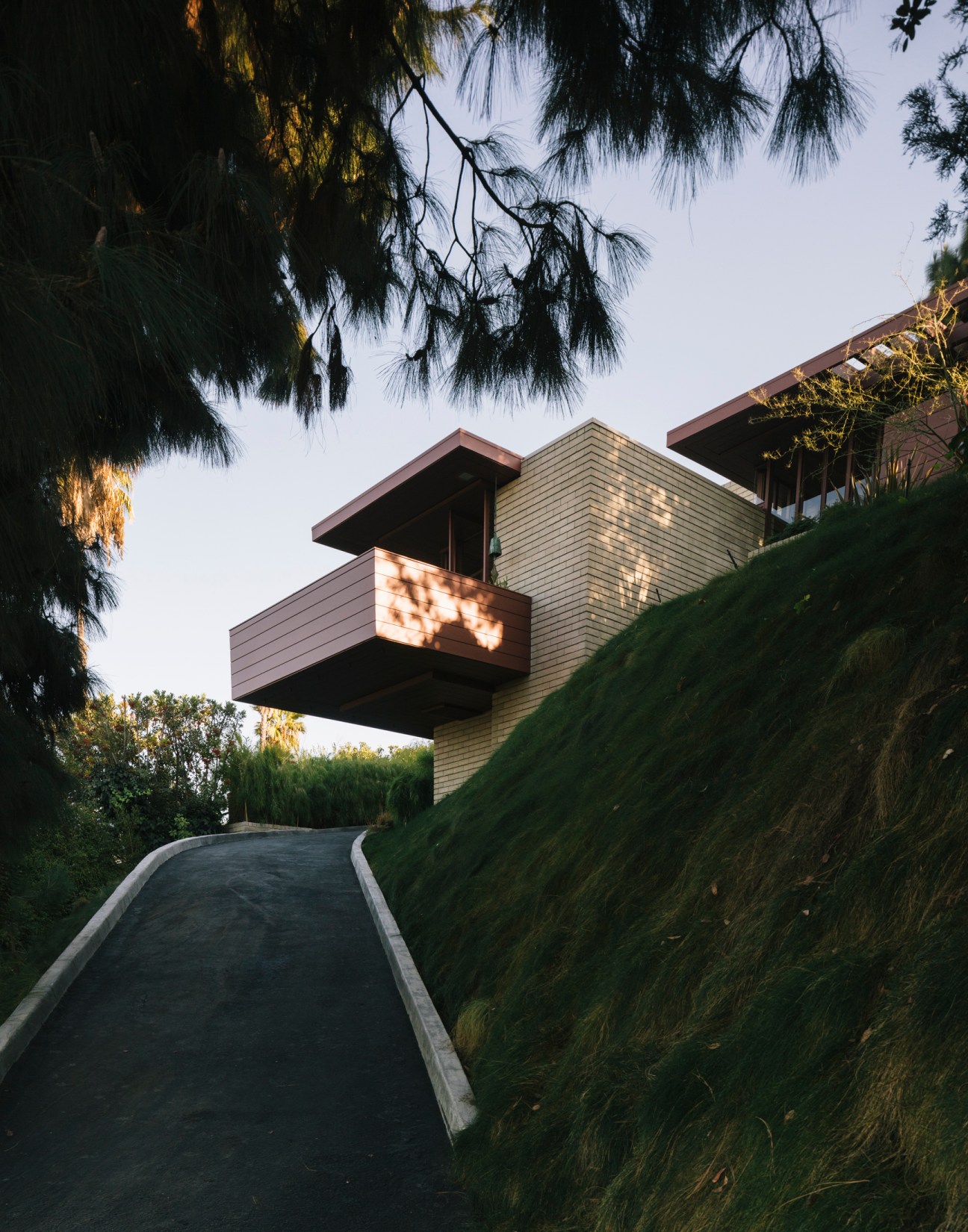 W Earl Wear's Jing House displaying dramatic cantilever architecture on a hillside with driveway.