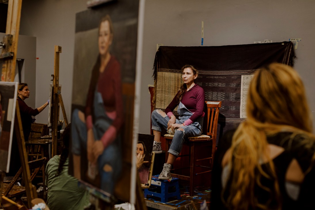 Art student paints a live model during a figure drawing class at the Art Students League.