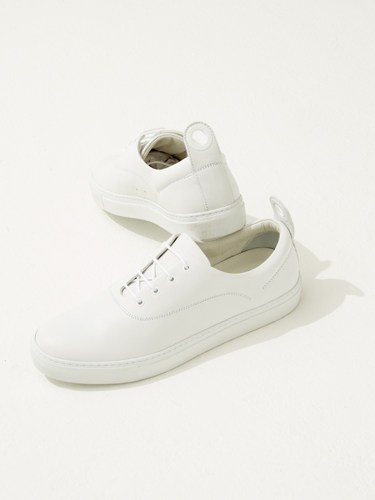 White minimalist unisex leather trainers by Fateeva, crafted from a single cut of leather.