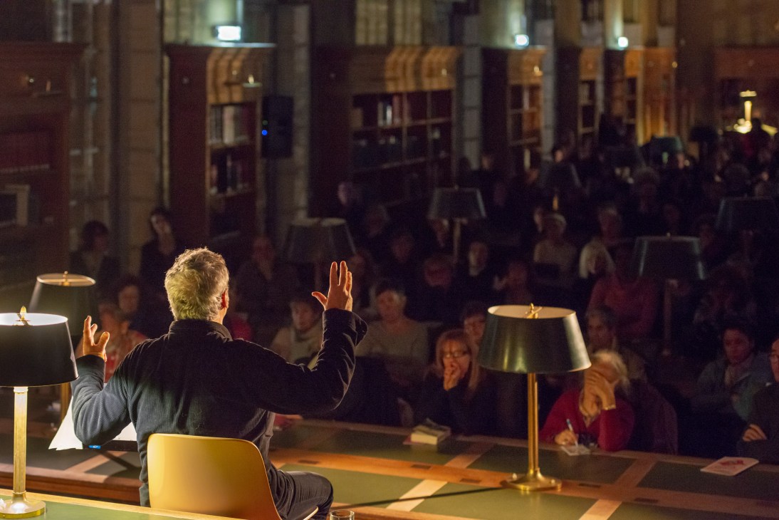 Actor Pierre Jacquemont reading Apollinaire's letters on stage at the Bibliothèque Historique de la Ville de Paris.