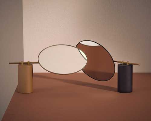Kimu Pose table mirror with adjustable detachable stem and colored base on display.