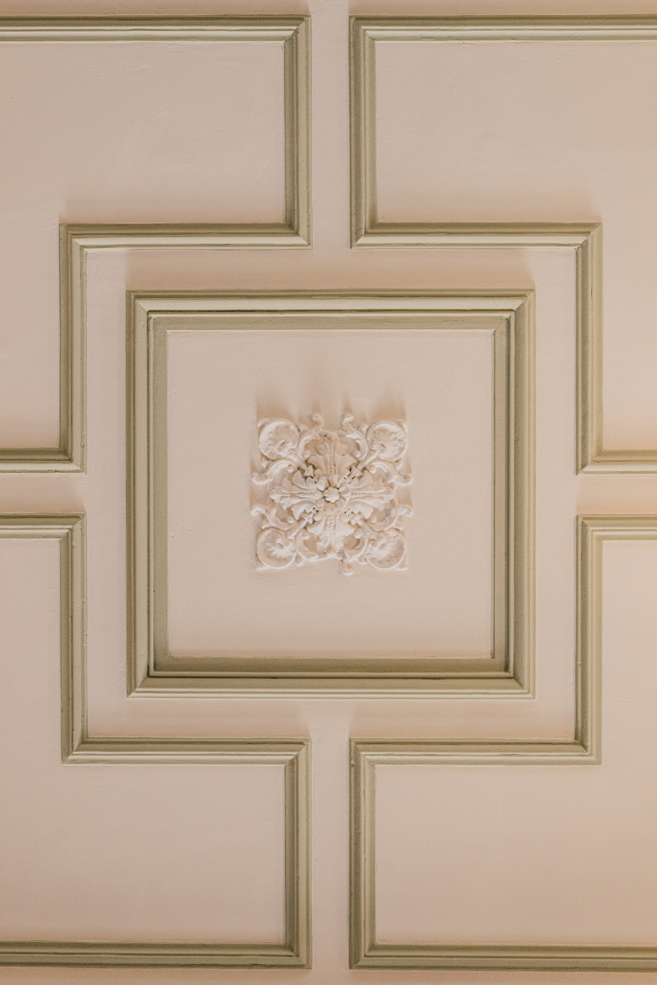 Ceiling stucco