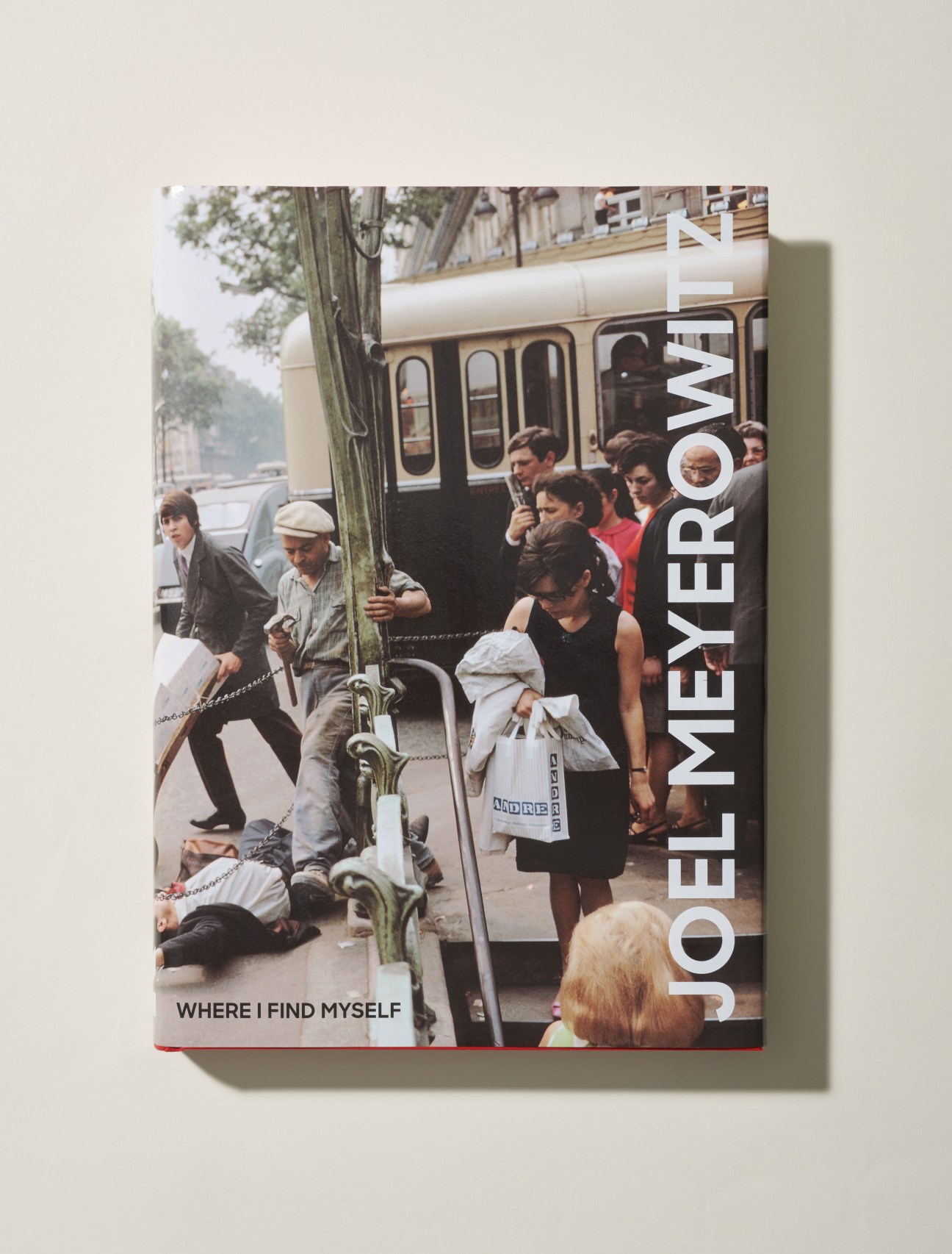 Book cover of 'Where I Find Myself' by Joel Meyerowitz featuring a vintage street photography scene of people boarding a bus.