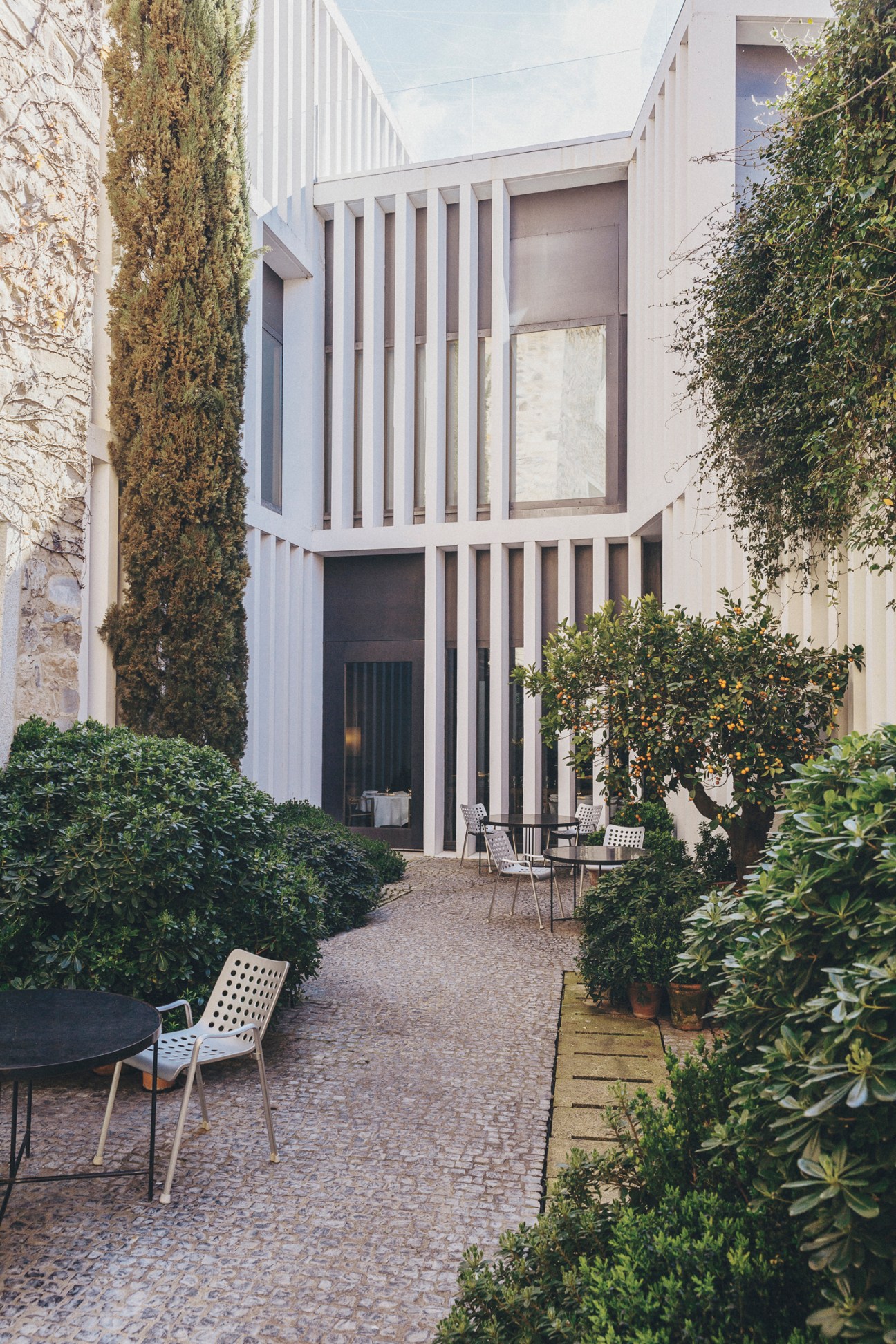 Modern hotel room at Atrio featuring contemporary design with artistic elements in medieval Cáceres