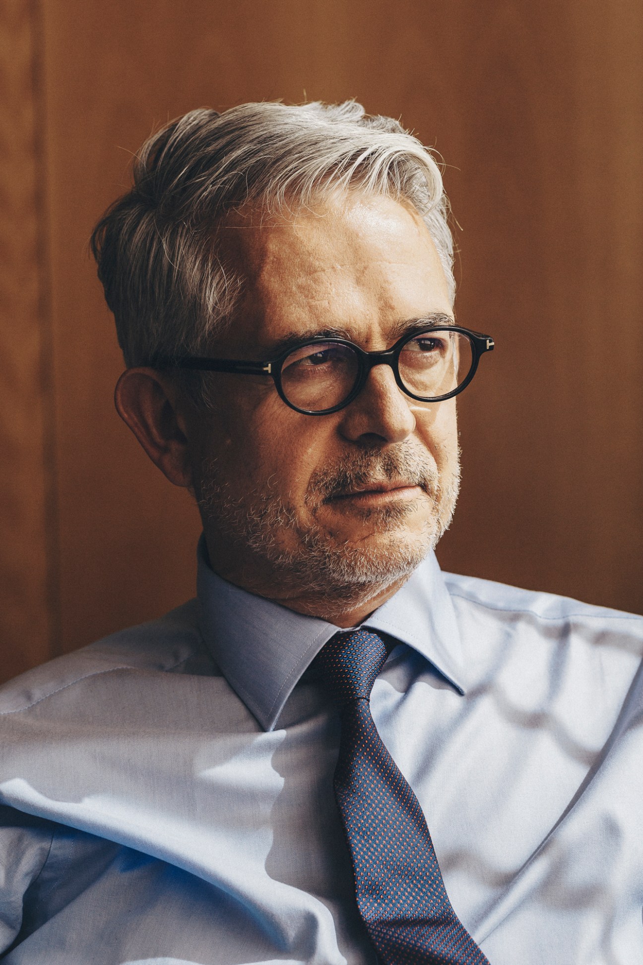 Javier Moreno Barber, editor-in-chief of El País newspaper, wearing glasses and suit in professional portrait