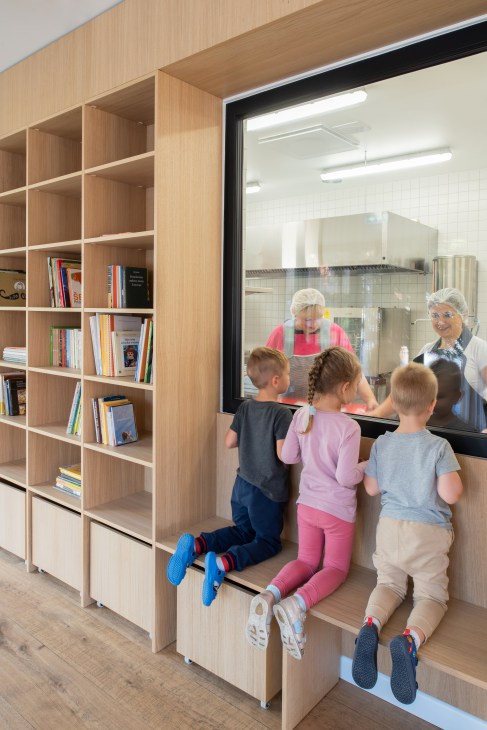 Children at Peledziukas kindergarten can peer into the kitchen