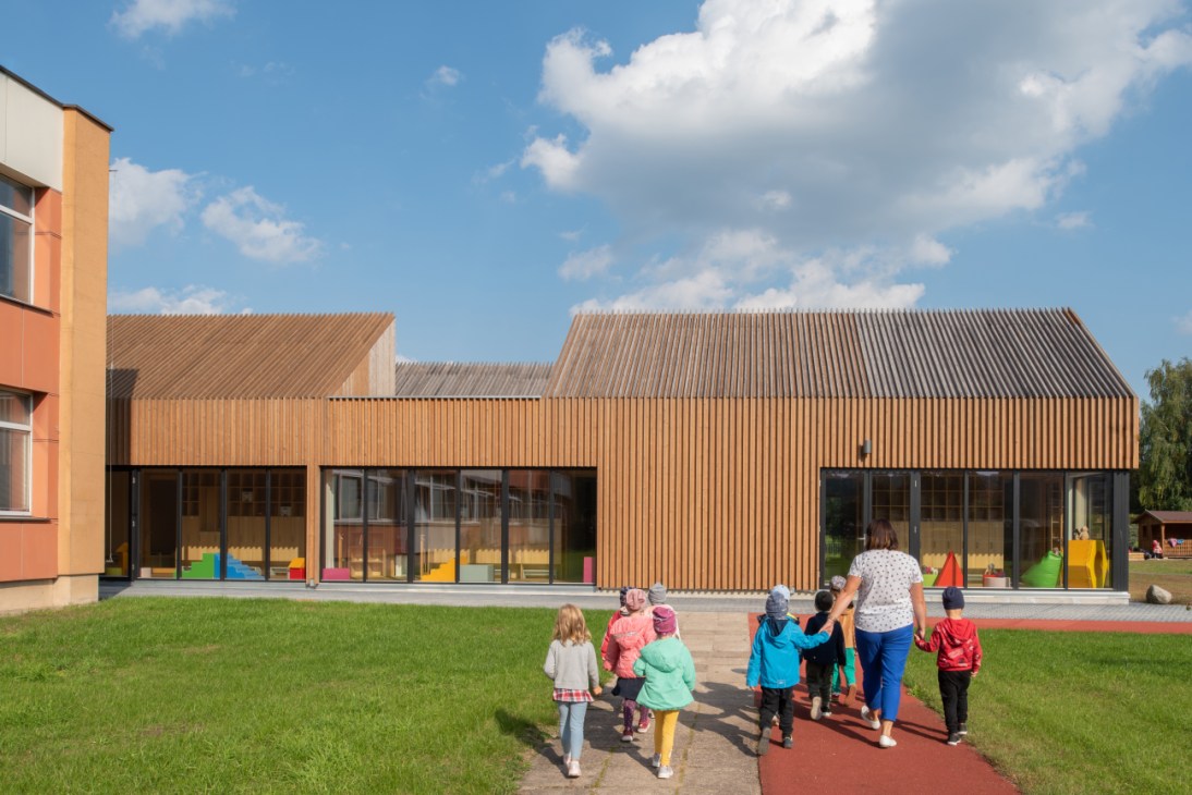 The single entrance to the modern kindergarten