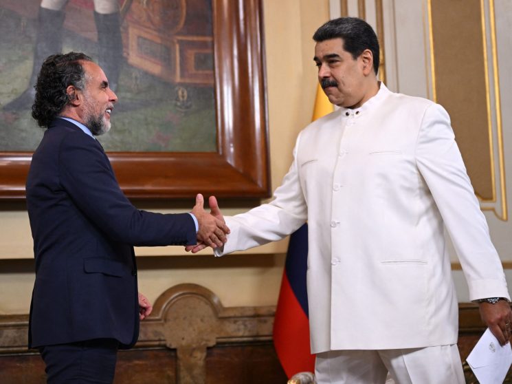 Colombian ambassador Armando Benedetti shaking hands with Venezuelan president Nicolás Maduro