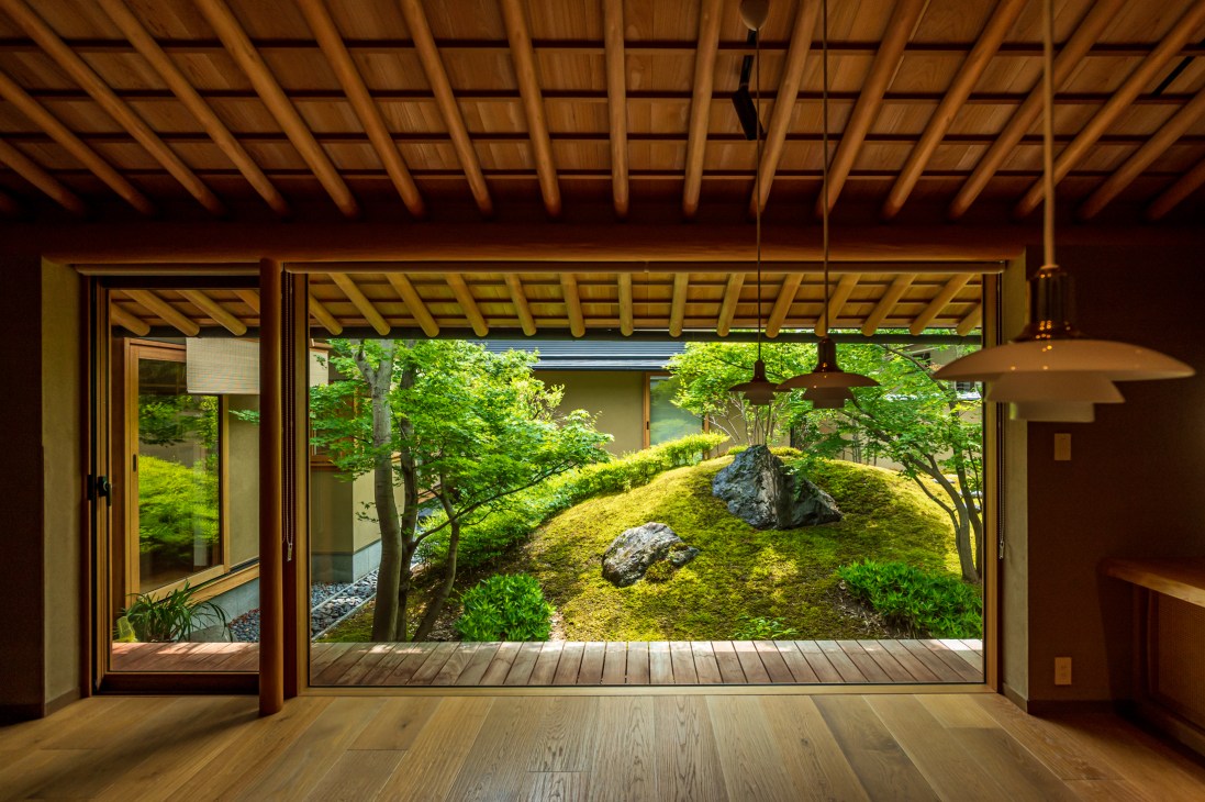 Moss-covered mound in the central courtyard designed to miniaturize Mount Hiei