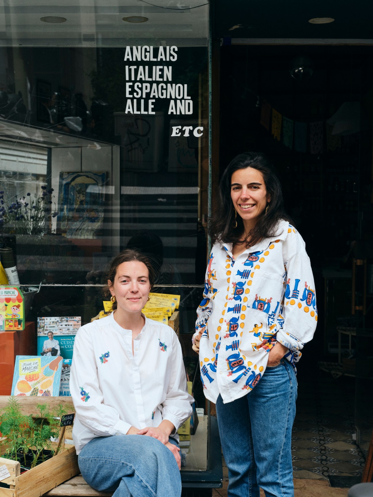 Jill Cousin and Saskia Porretta at their Marseille food establishment