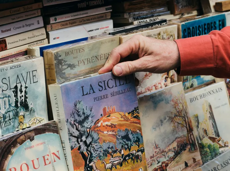 dscf8804paris-seine-booksellers.jpg