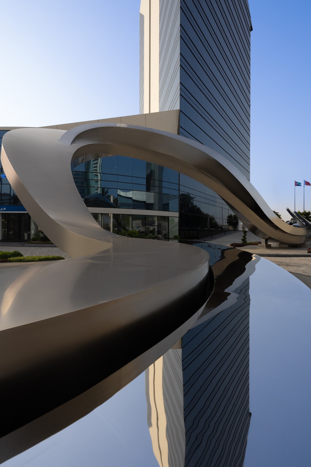 Dubai's Chamber of Commerce and Industry building with curved architectural features designed by Nikken Sekkei.