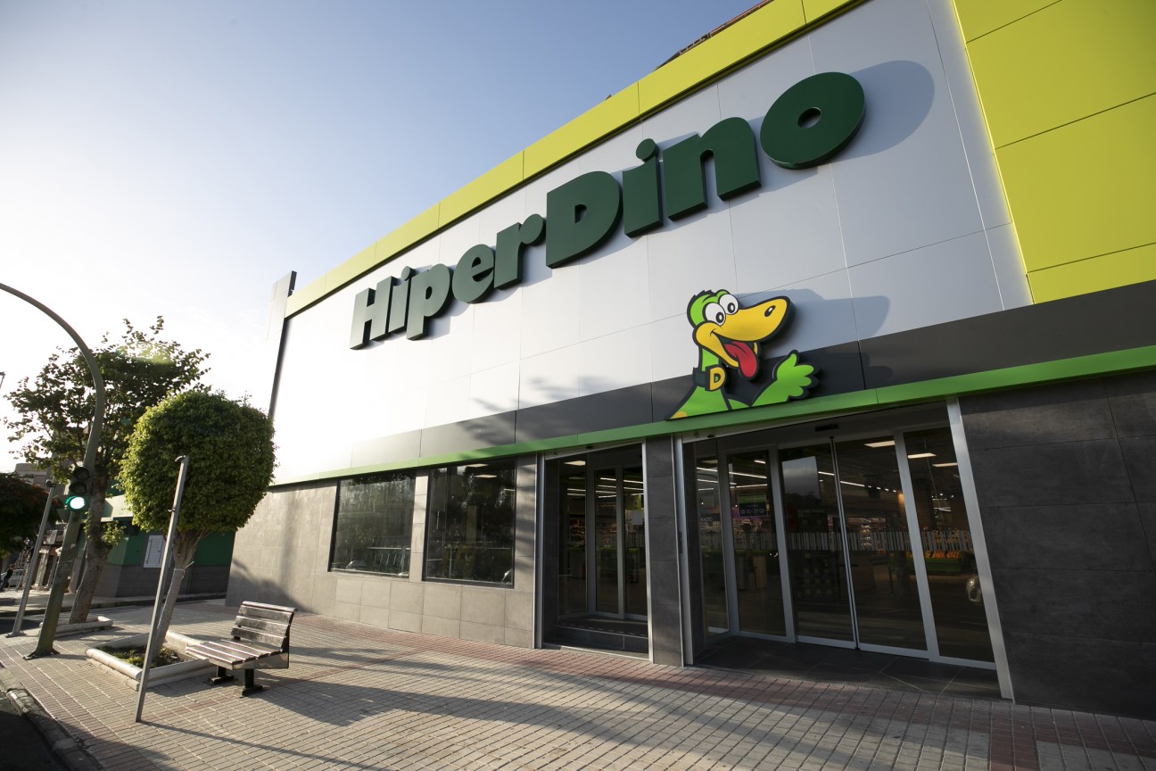 HiperDino store front