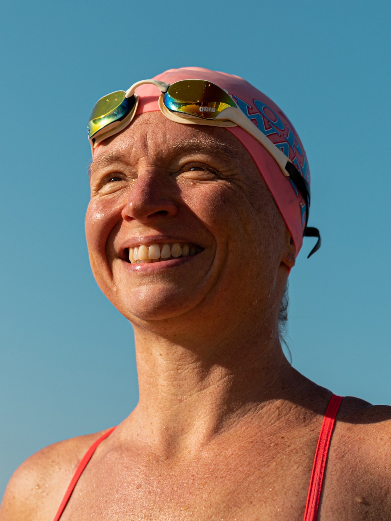 Amandine Courret swimming in open water
